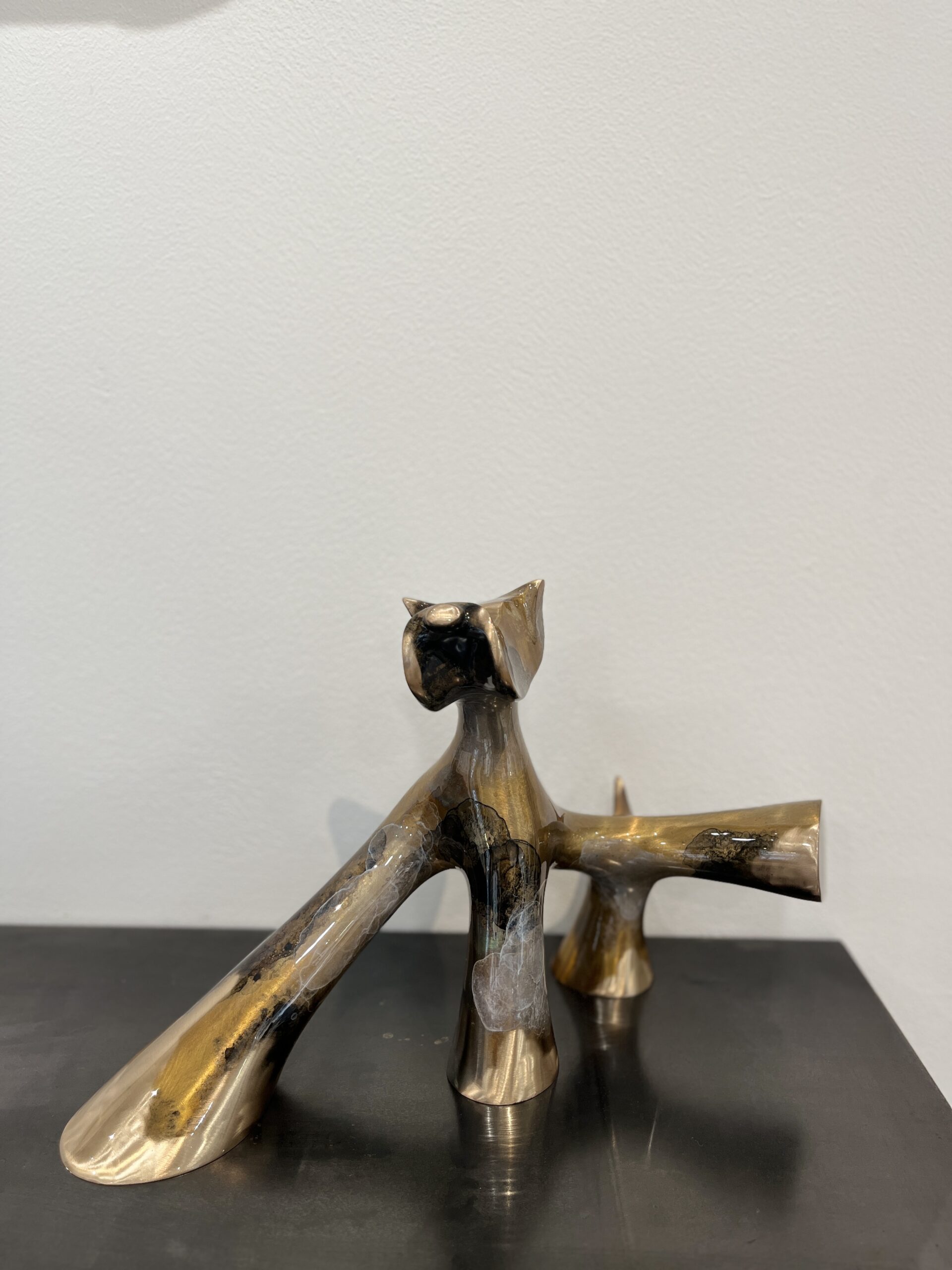 Œuvre en bronze de Lolek exposée à la Galerie Esquina à Dinan