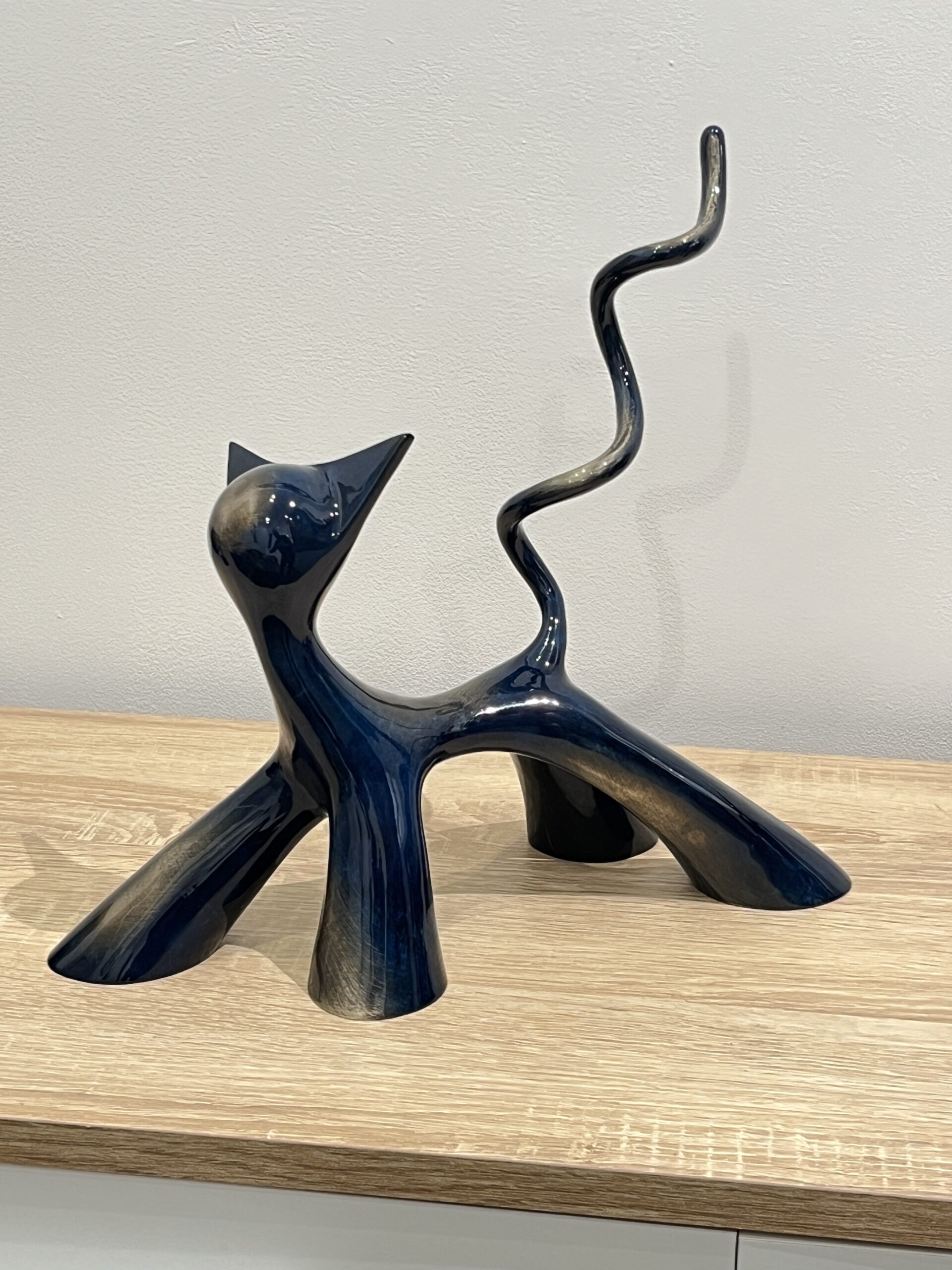 Œuvre en bronze de Lolek exposée à la Galerie Esquina à Dinan