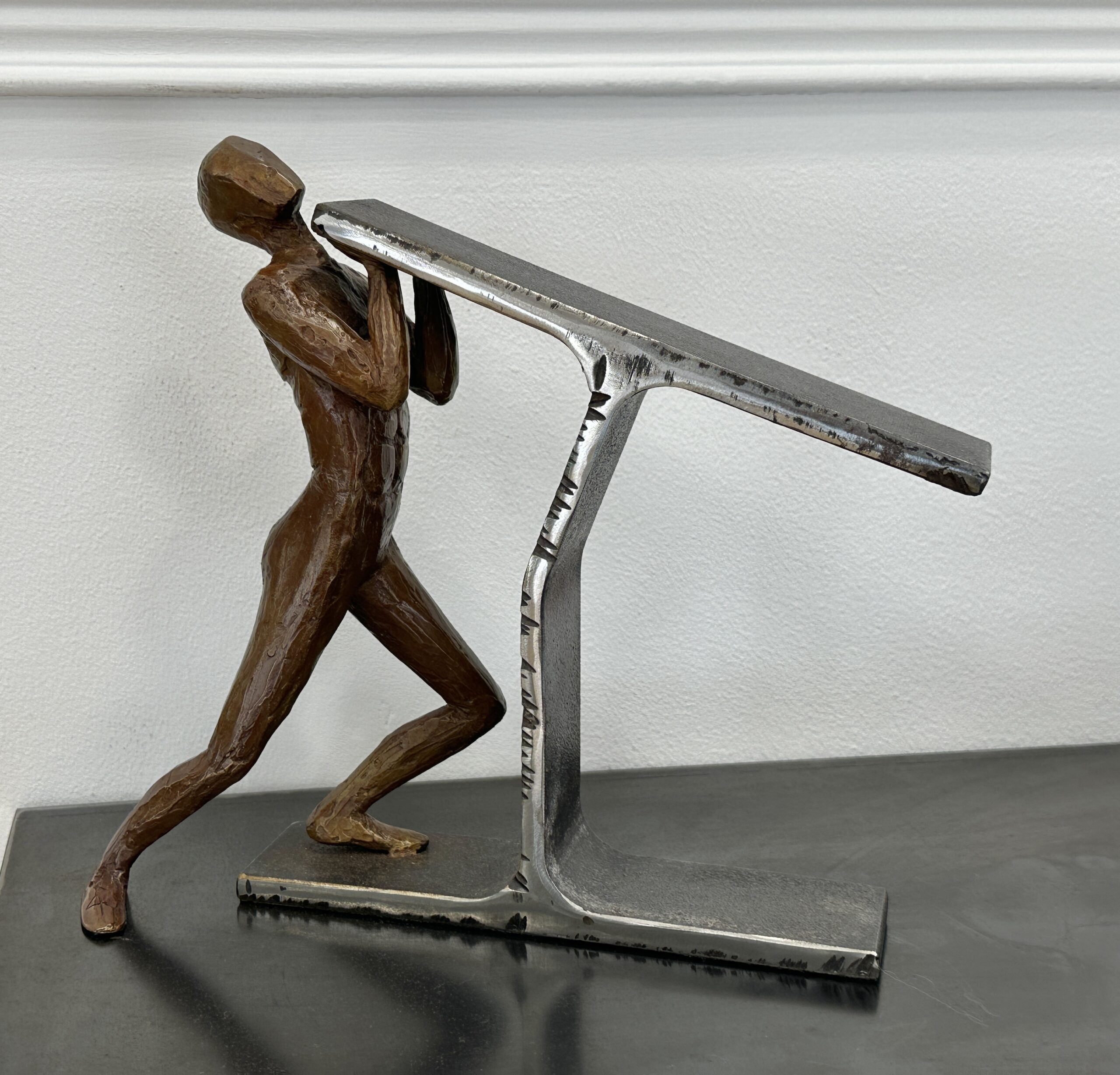 Sculpture contemporaine de Fabrice Dal'Secco exposée à la Galerie Esquina à Dinan