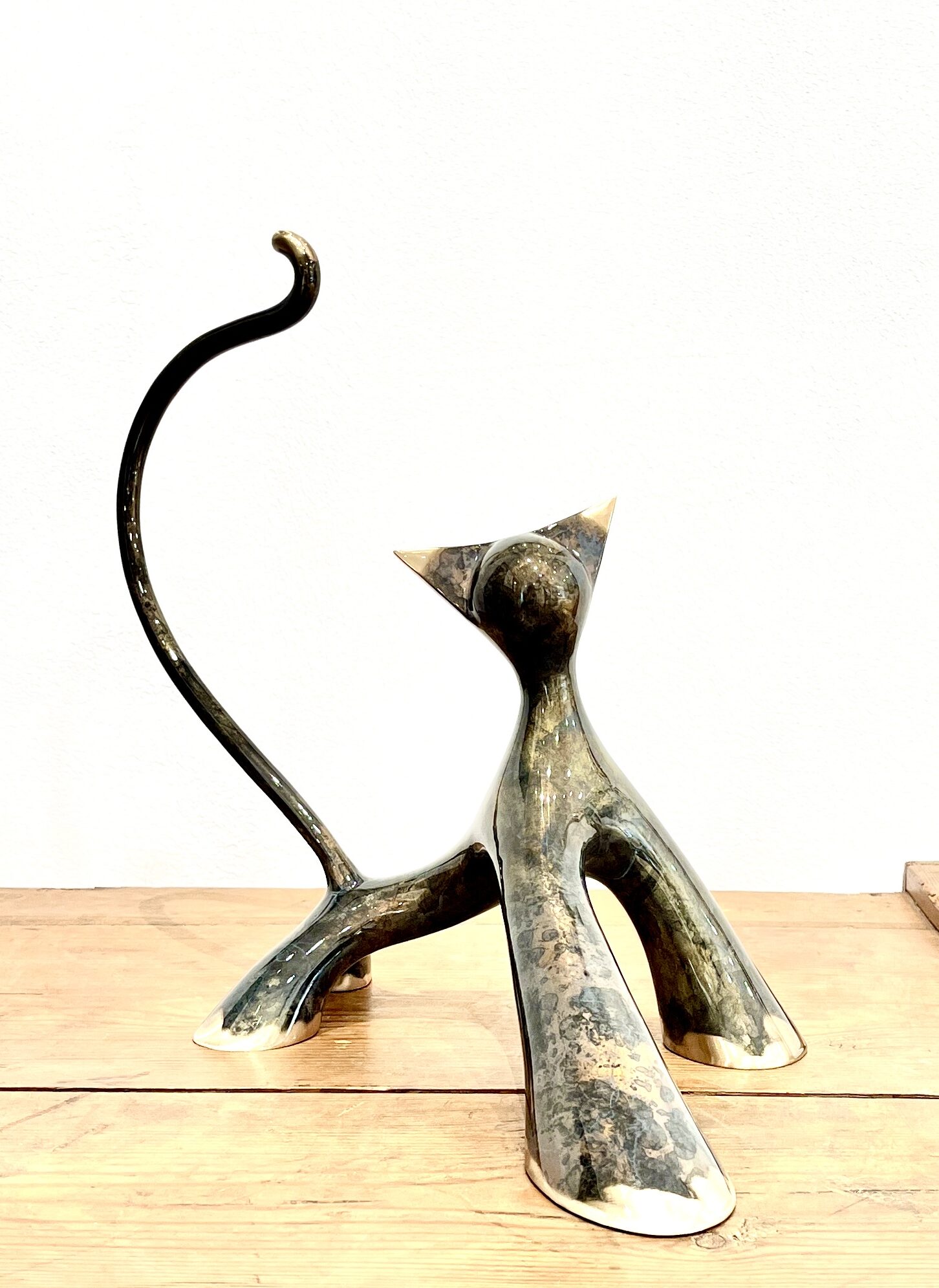 Œuvre en bronze de Lolek exposée à la Galerie Esquina à Dinan