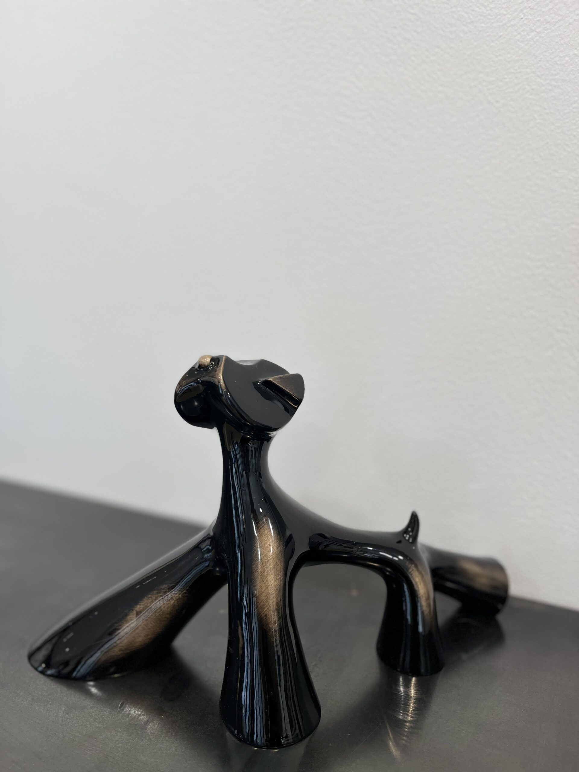 Œuvre en bronze de Lolek exposée à la Galerie Esquina à Dinan