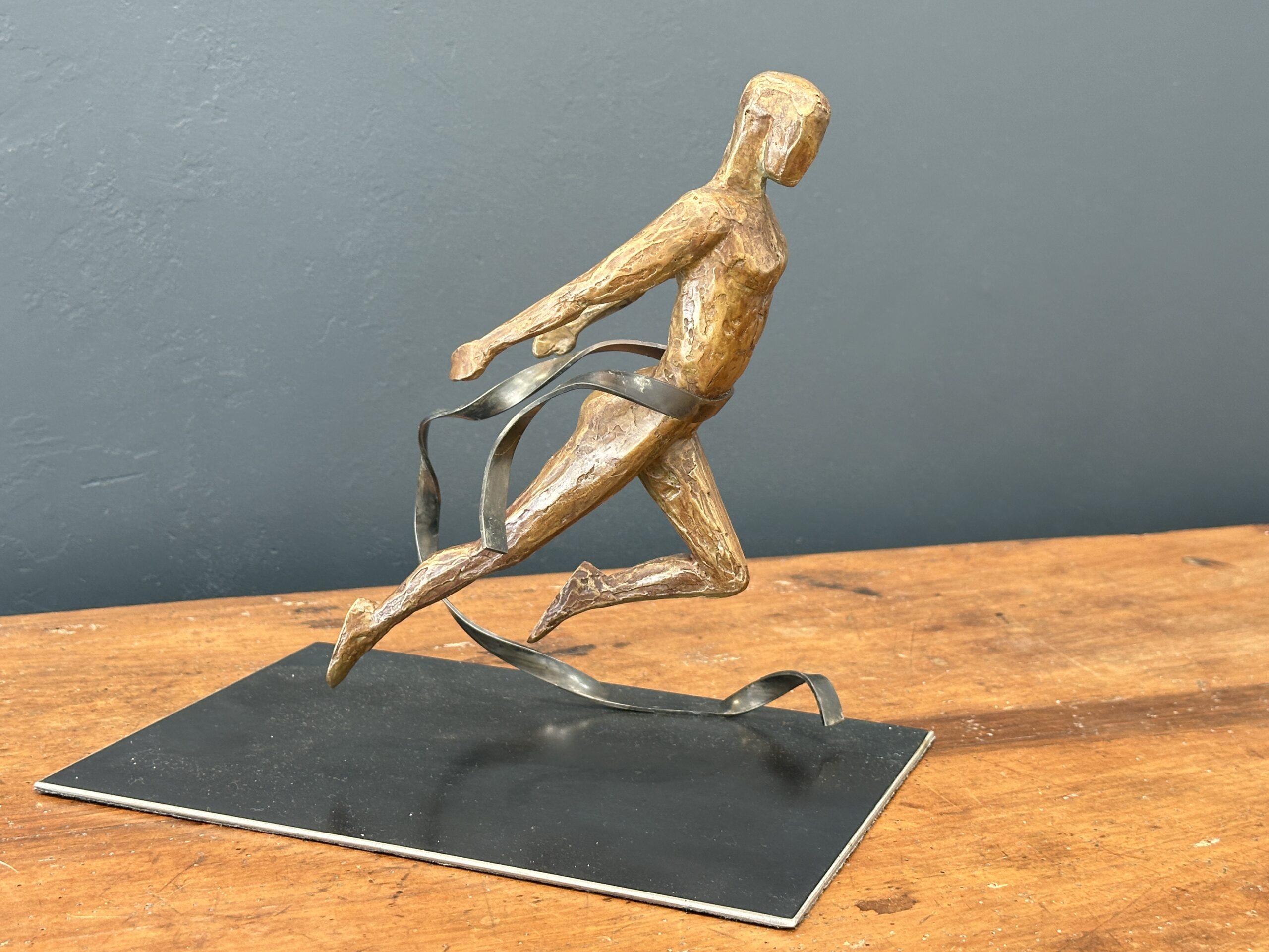 Sculpture contemporaine de Fabrice Dal'Secco exposée à la Galerie Esquina à Dinan