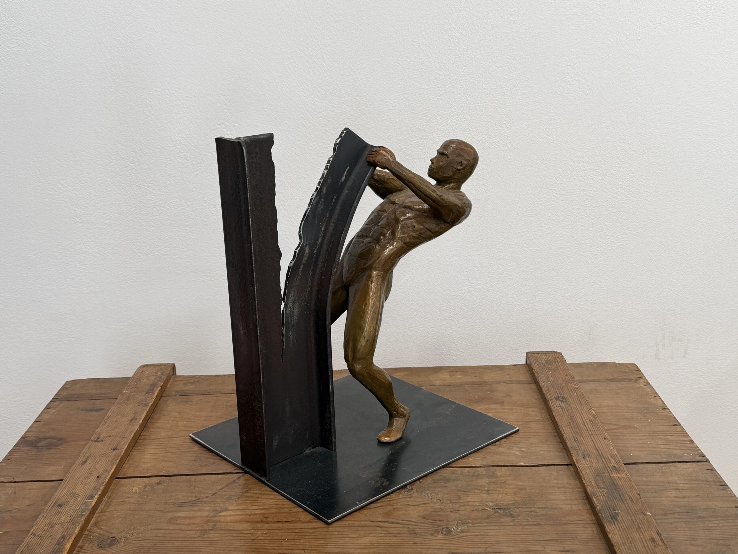 Sculpture contemporaine de Fabrice Dal'Secco exposée à la Galerie Esquina à Dinan